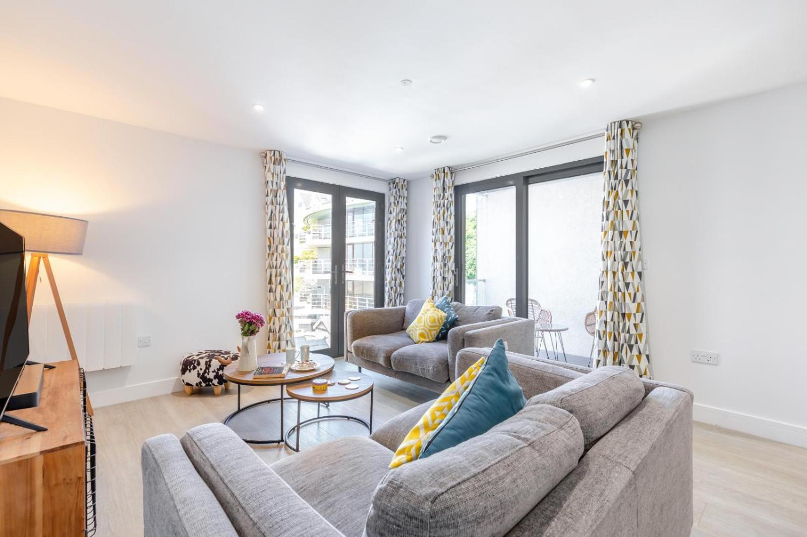 8 Middlecombe - Luxury Apartment at Byron Woolacombe, only 4 minute walk to Woolacombe Beach! view 2