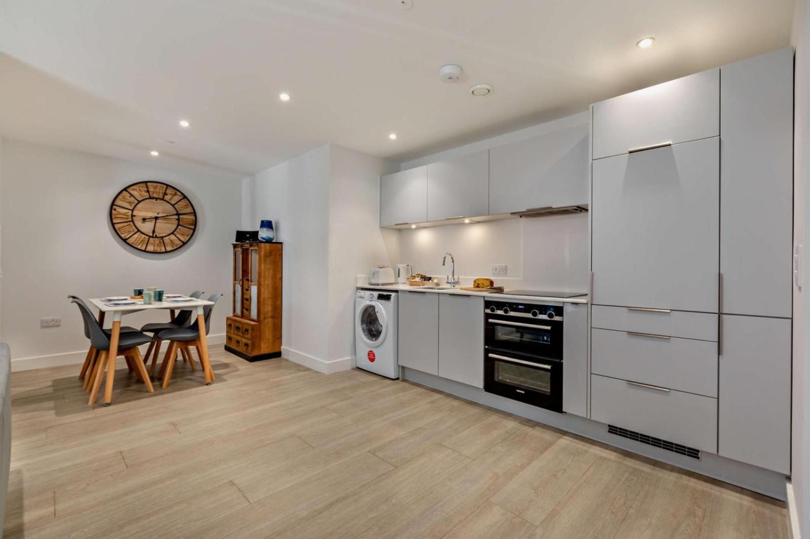 Byron - Luxury Self-Catering Coastal Apartment at the Heart of Woolacombe with Heated Indoor Pool & Gym - 4 Minutes Walk to Beach! 6 Middlecombe