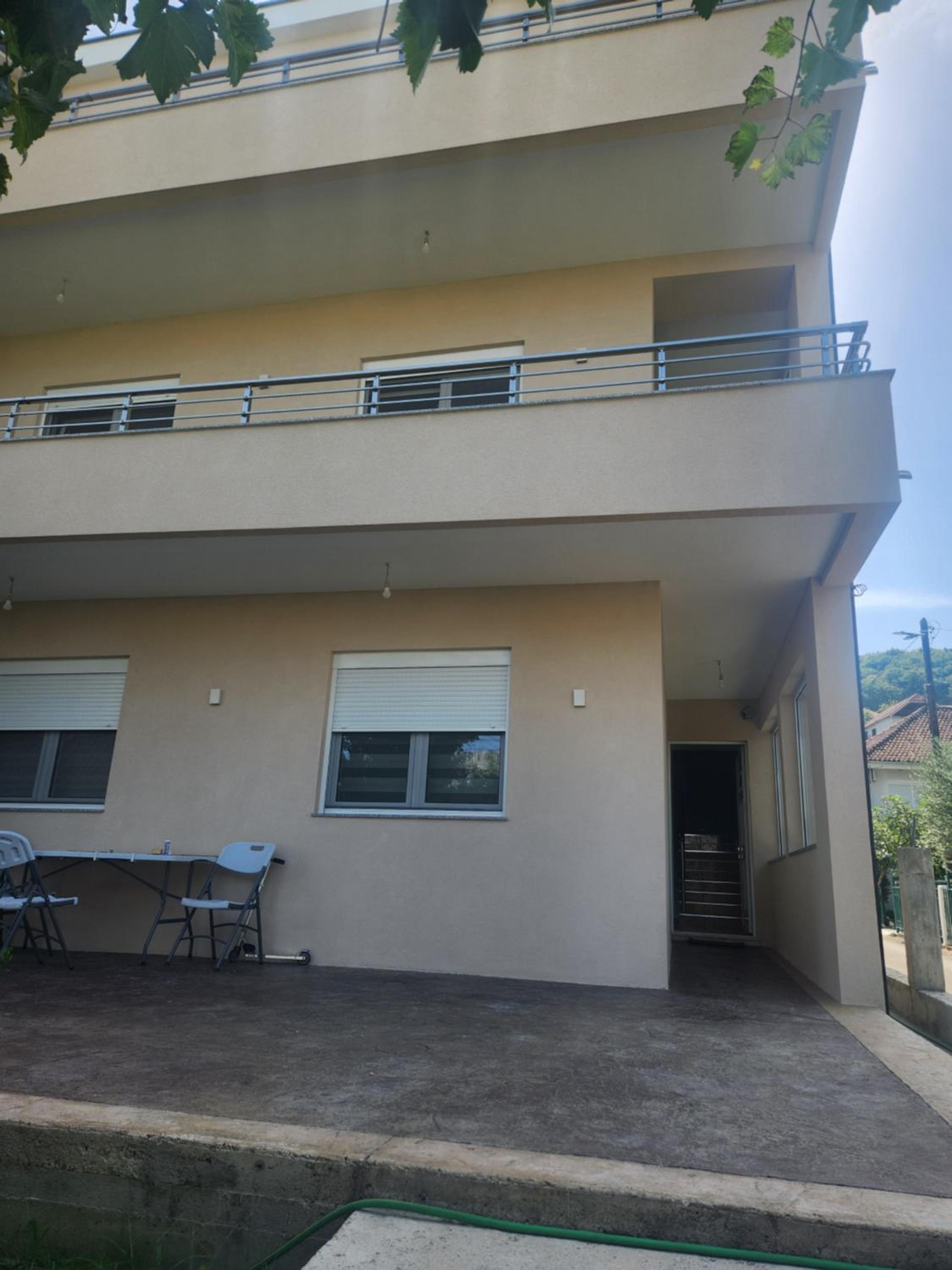 Duraku Apartment