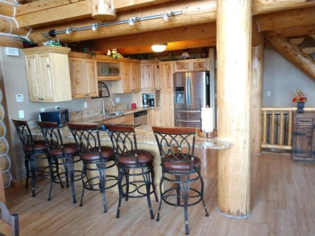 Bear Foot Lodge - Amazing Views! Arcade, Hot Tub, Family Fun Cabin! view 5