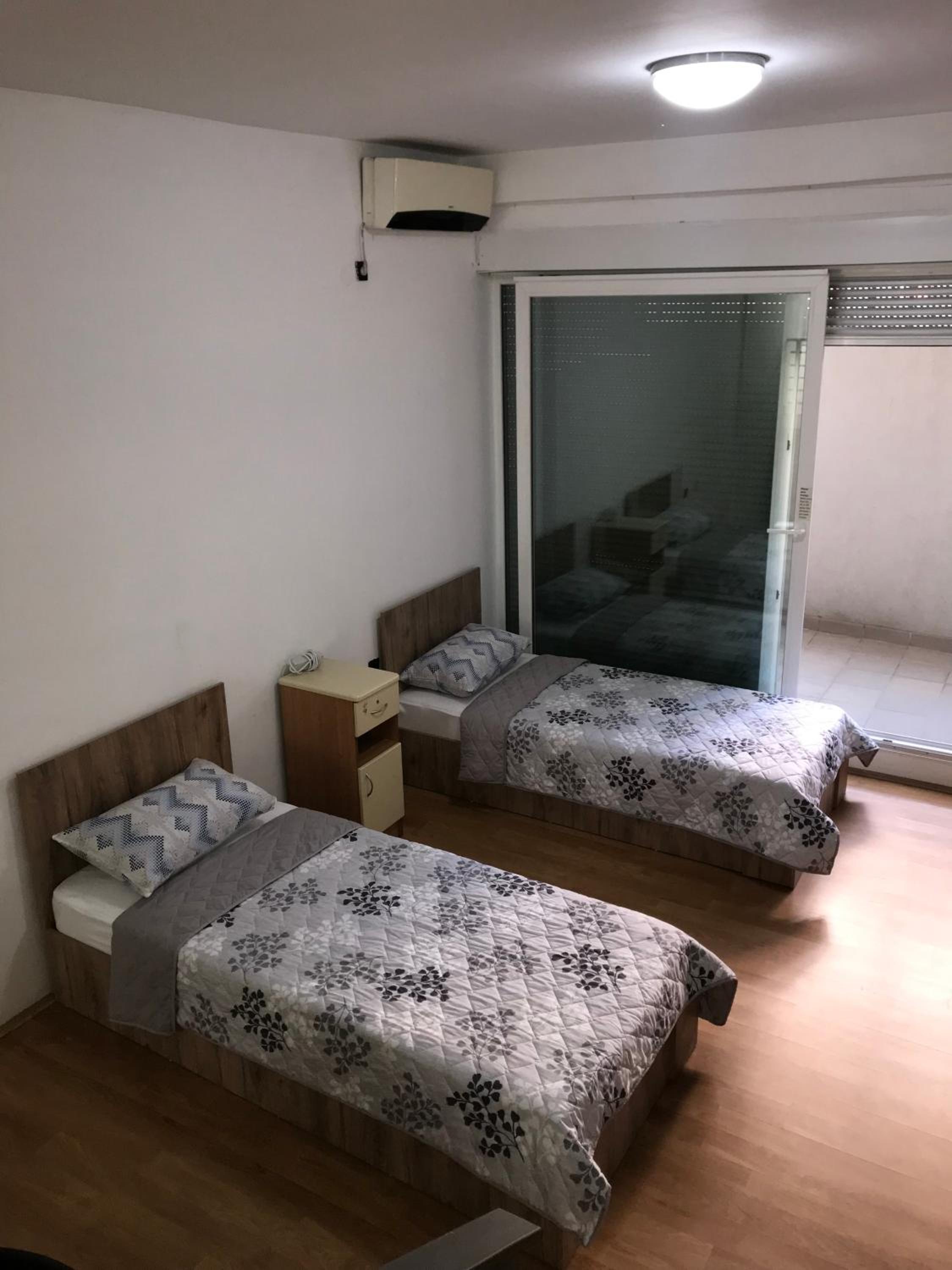 SWEET BASEMENT SUTEREN APARTMENTS parking 5 euro view 4