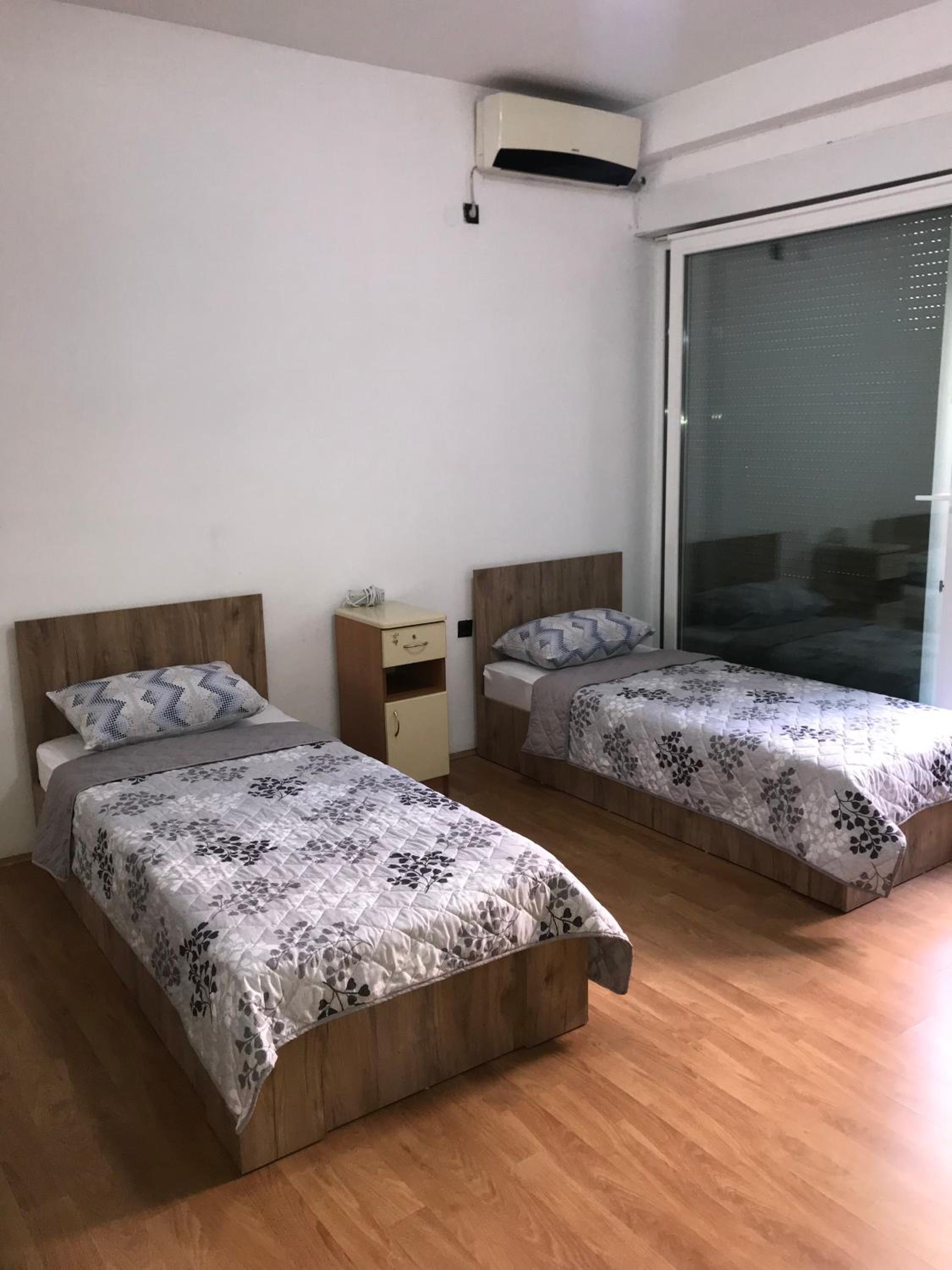 SWEET BASEMENT SUTEREN APARTMENTS parking 5 euro view 3