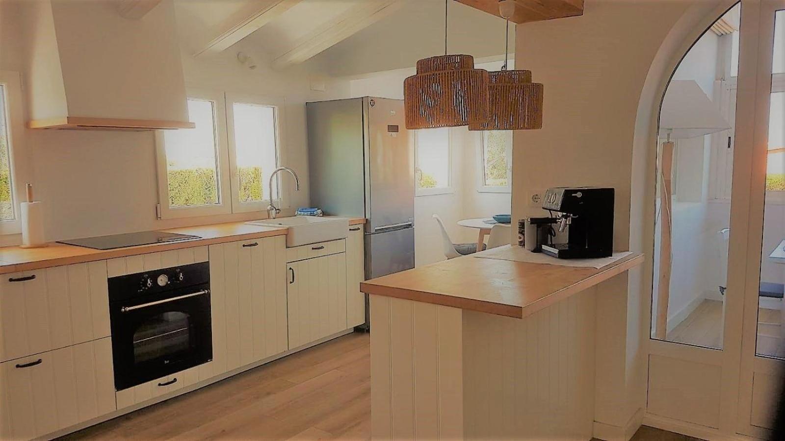 Ferienhaus mit Meerblick, Klimaanlagen, Heizung und schnellem Wlan, privater Parkplatz