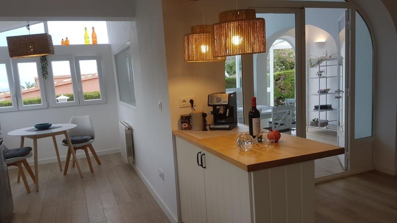 Ferienhaus mit Meerblick, Klimaanlagen, Heizung und schnellem Wlan, privater Parkplatz
