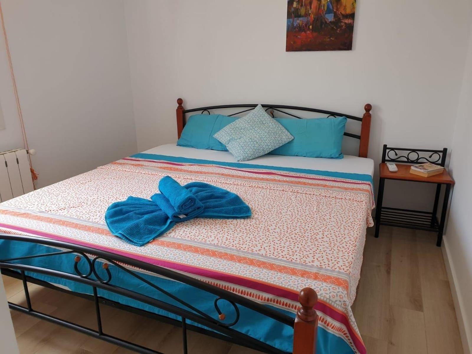 Ferienhaus mit Meerblick, Klimaanlagen, Heizung und schnellem Wlan, privater Parkplatz