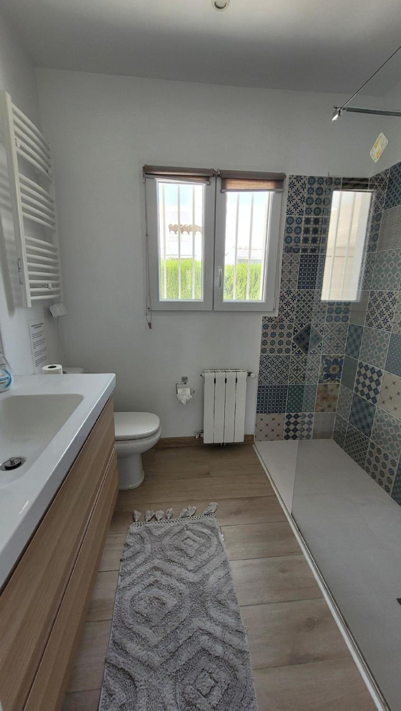 Ferienhaus mit Meerblick, Klimaanlagen, Heizung und schnellem Wlan, privater Parkplatz