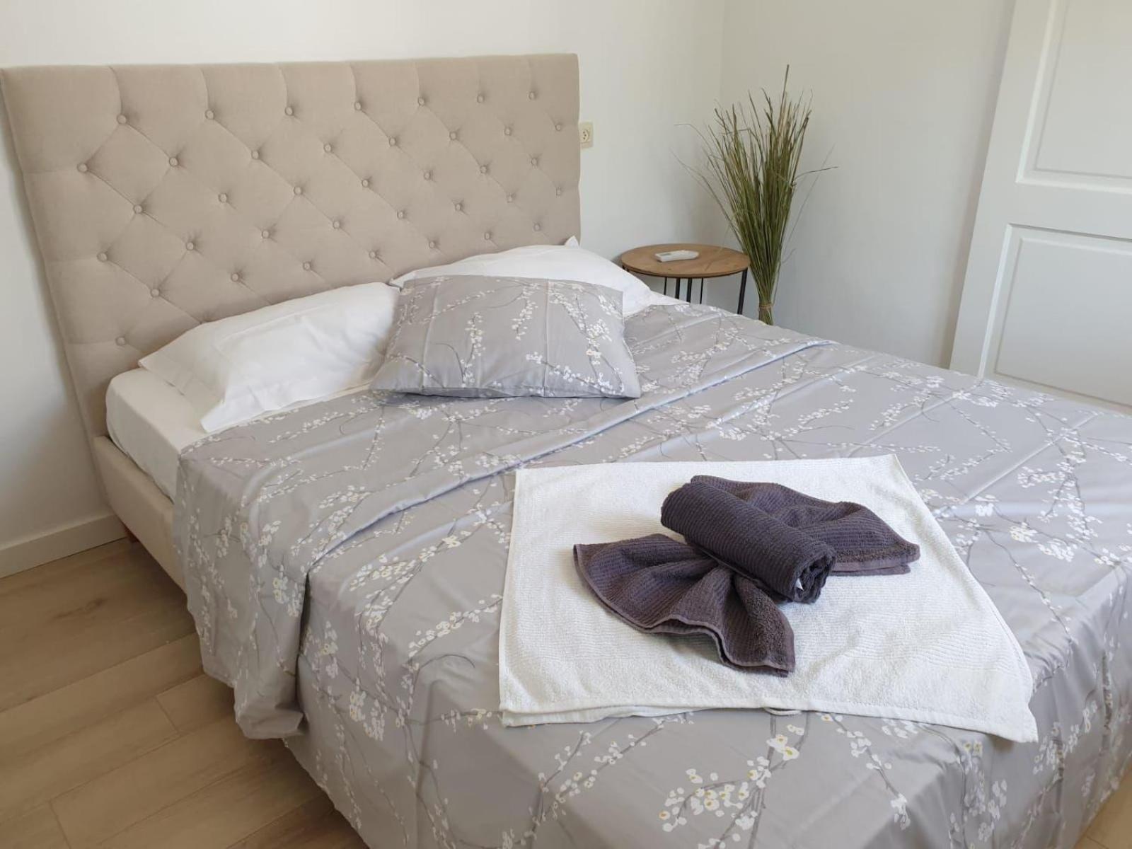 Ferienhaus mit Meerblick, Klimaanlagen, Heizung und schnellem Wlan, privater Parkplatz