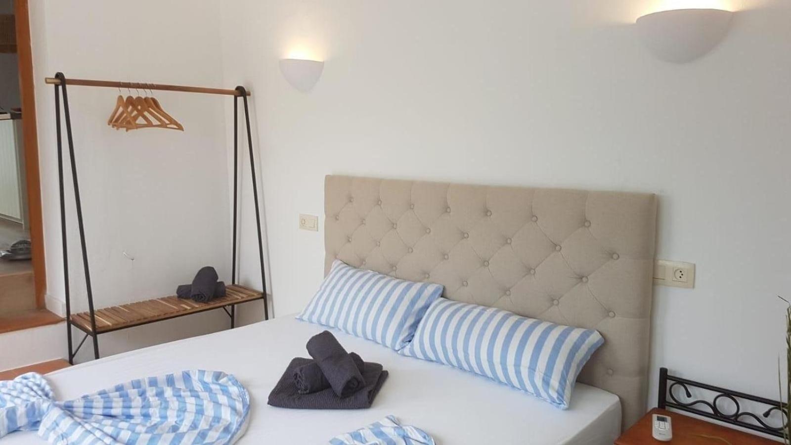 Ferienhaus mit Meerblick, Klimaanlagen, Heizung und schnellem Wlan, privater Parkplatz