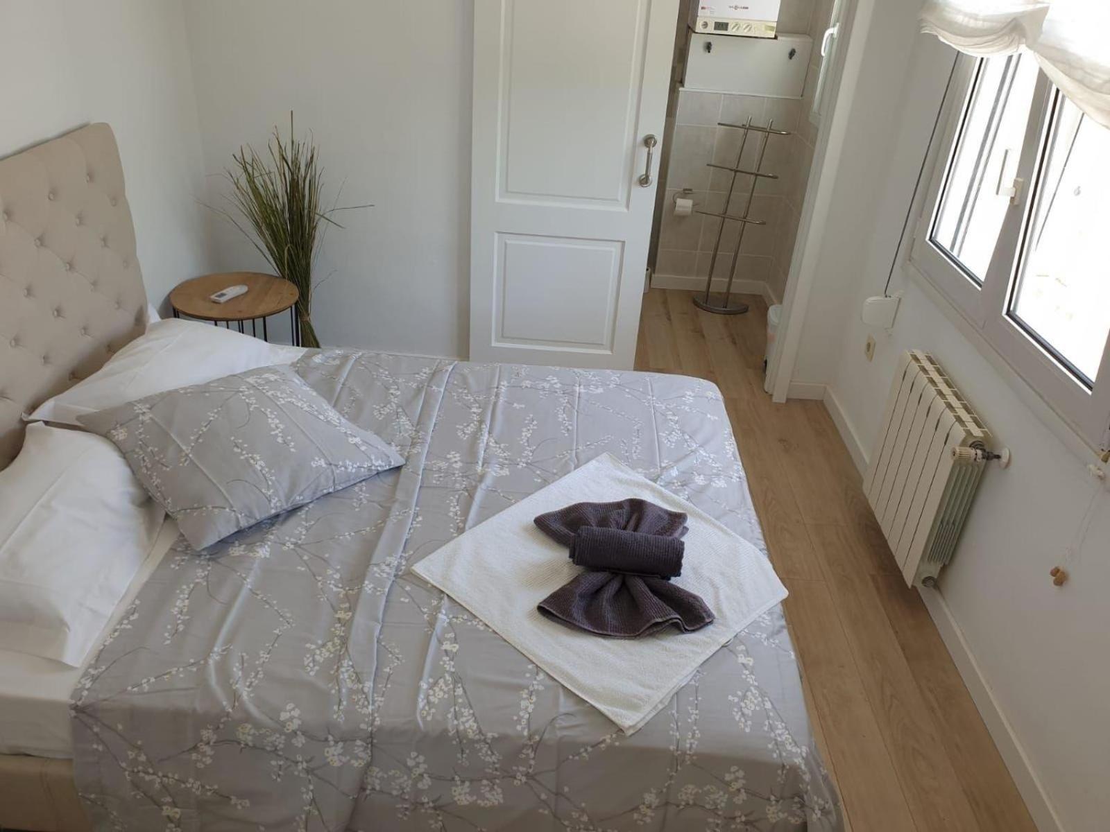 Ferienhaus mit Meerblick, Klimaanlagen, Heizung und schnellem Wlan, privater Parkplatz