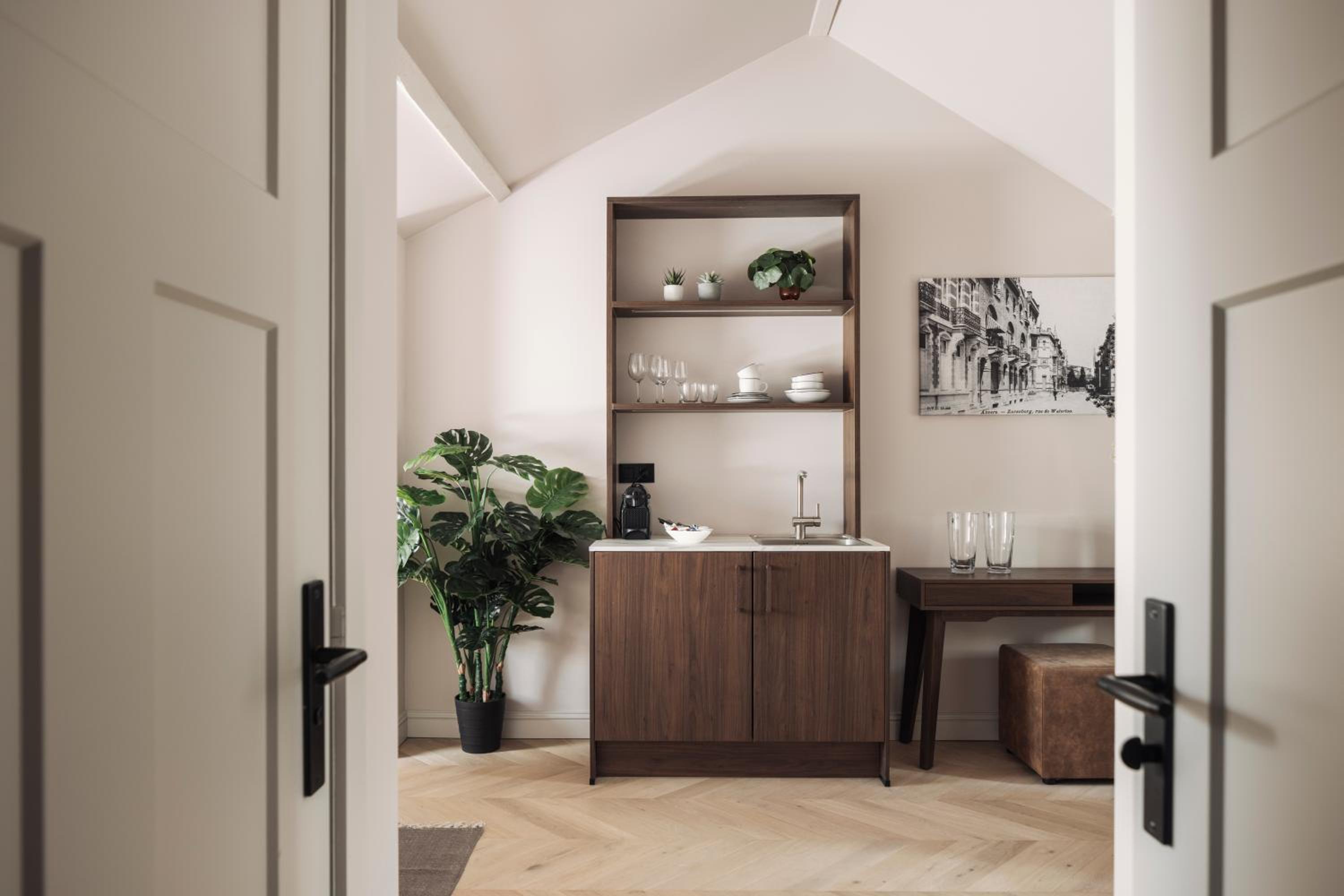 Zurenborg Suites