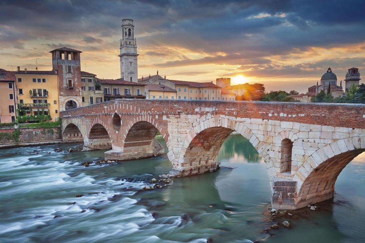 Arena Suite - Modern Comfort Apartment - Historic Center Verona view 3