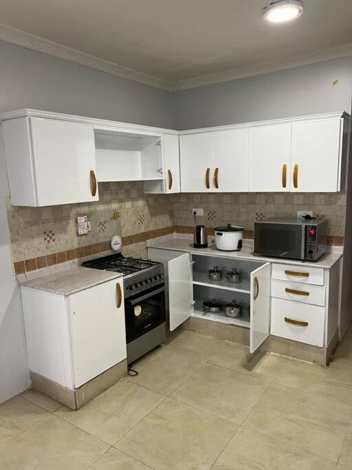 4BedRoom PentHouse Retreat In Central Business District with City Views view 4