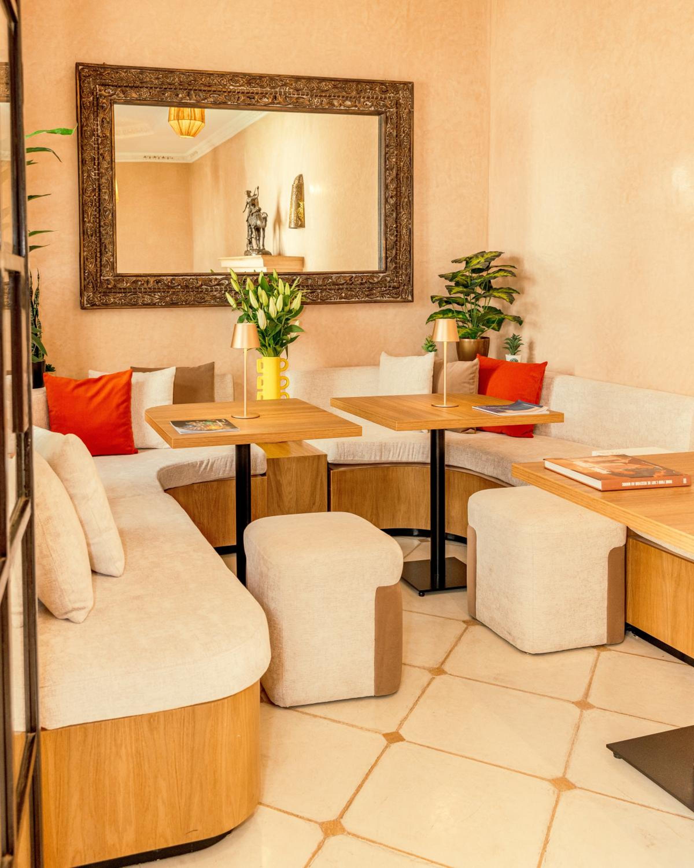 lounge