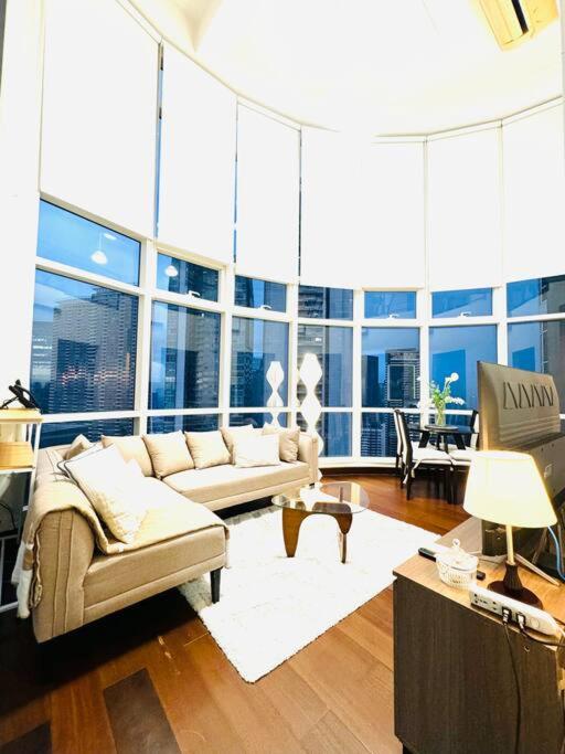 The Loft 39i Twin Oaks Place view 4