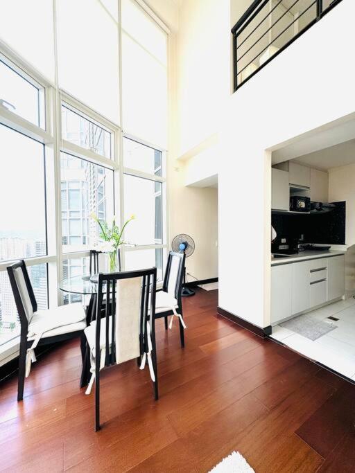 The Loft 39i Twin Oaks Place view 5