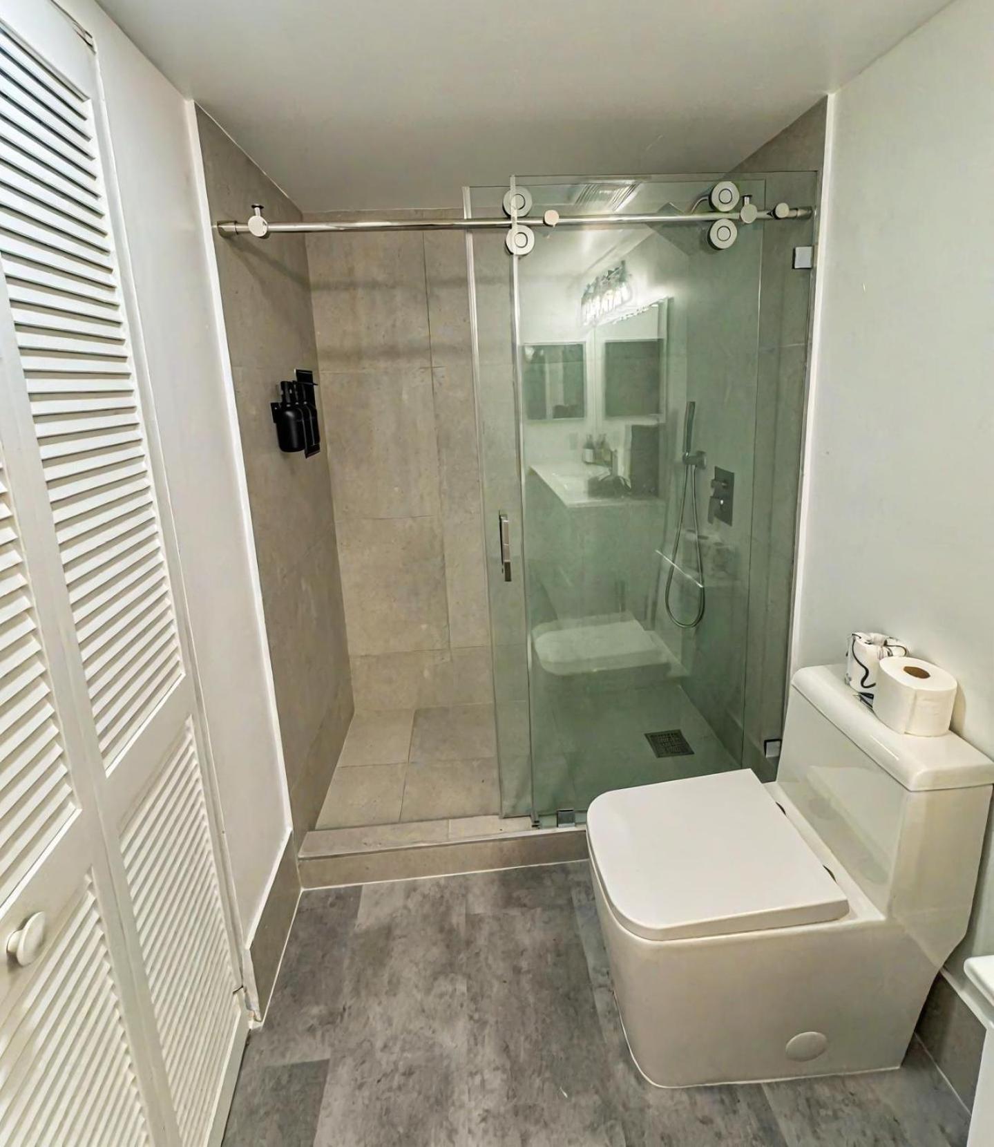 Elegant Centric Vibrant Pool Jacuzzi Free Parking