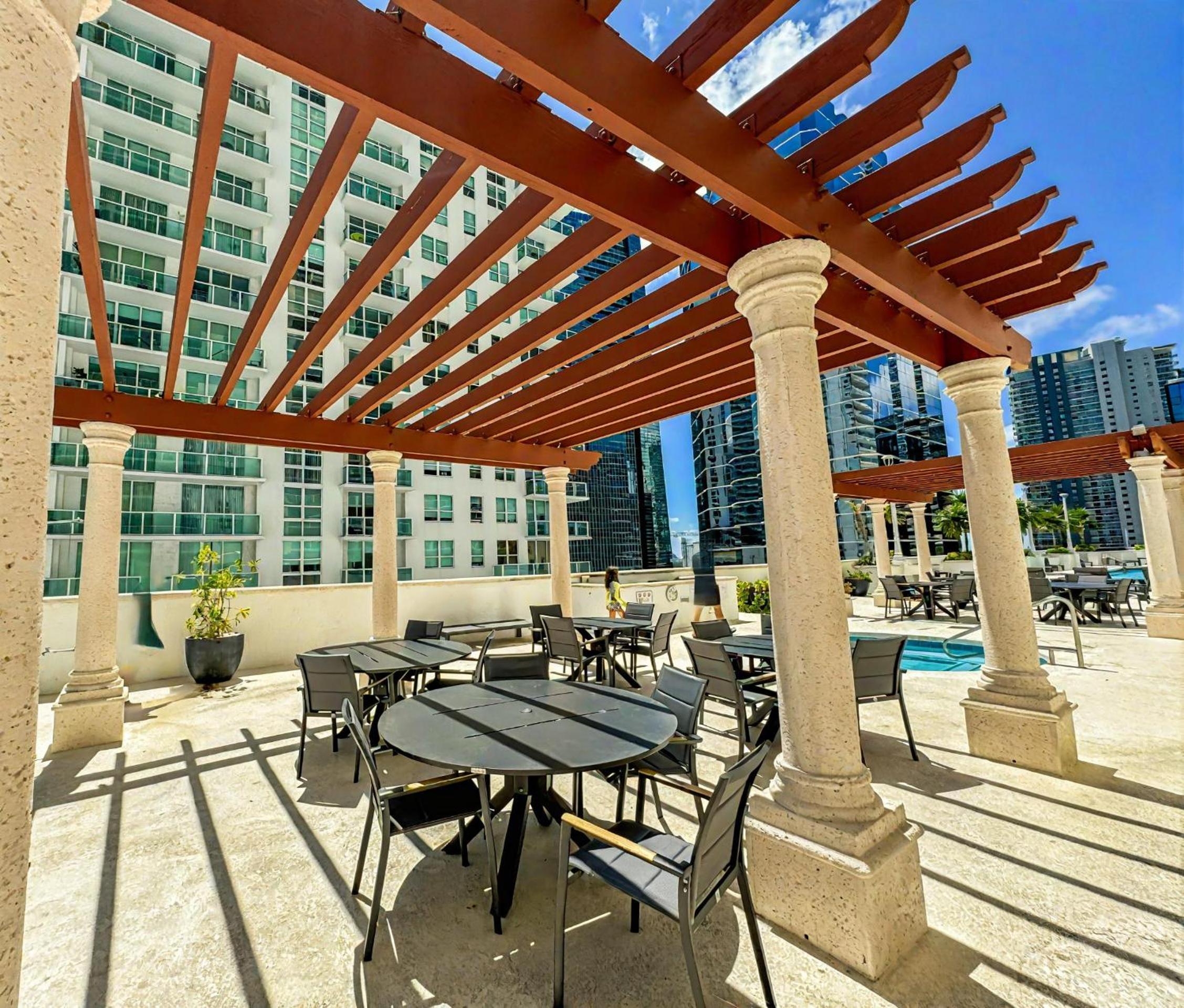 Elegant Centric Vibrant Pool Jacuzzi Free Parking