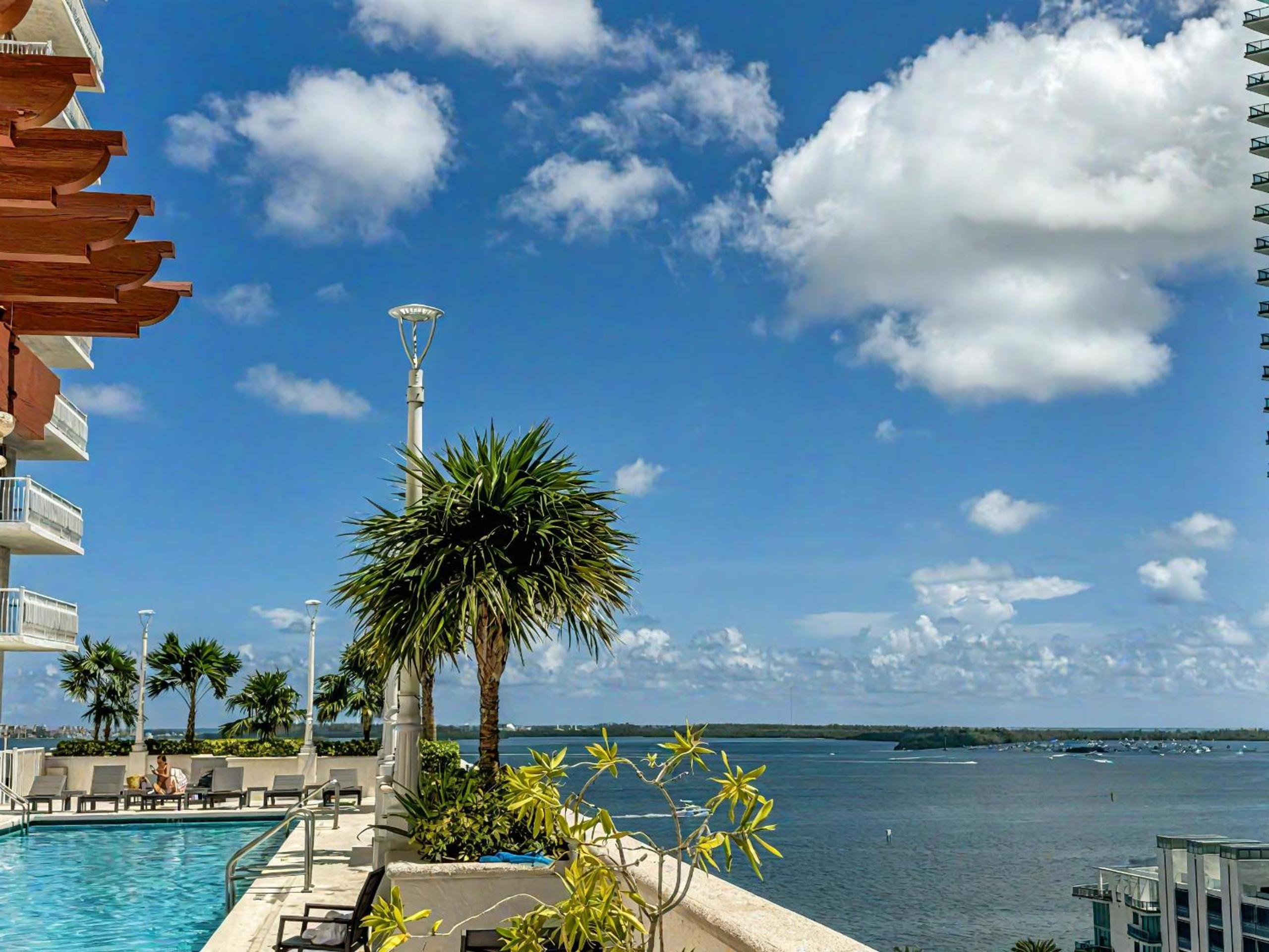 Elegant Centric Vibrant Pool Jacuzzi Free Parking