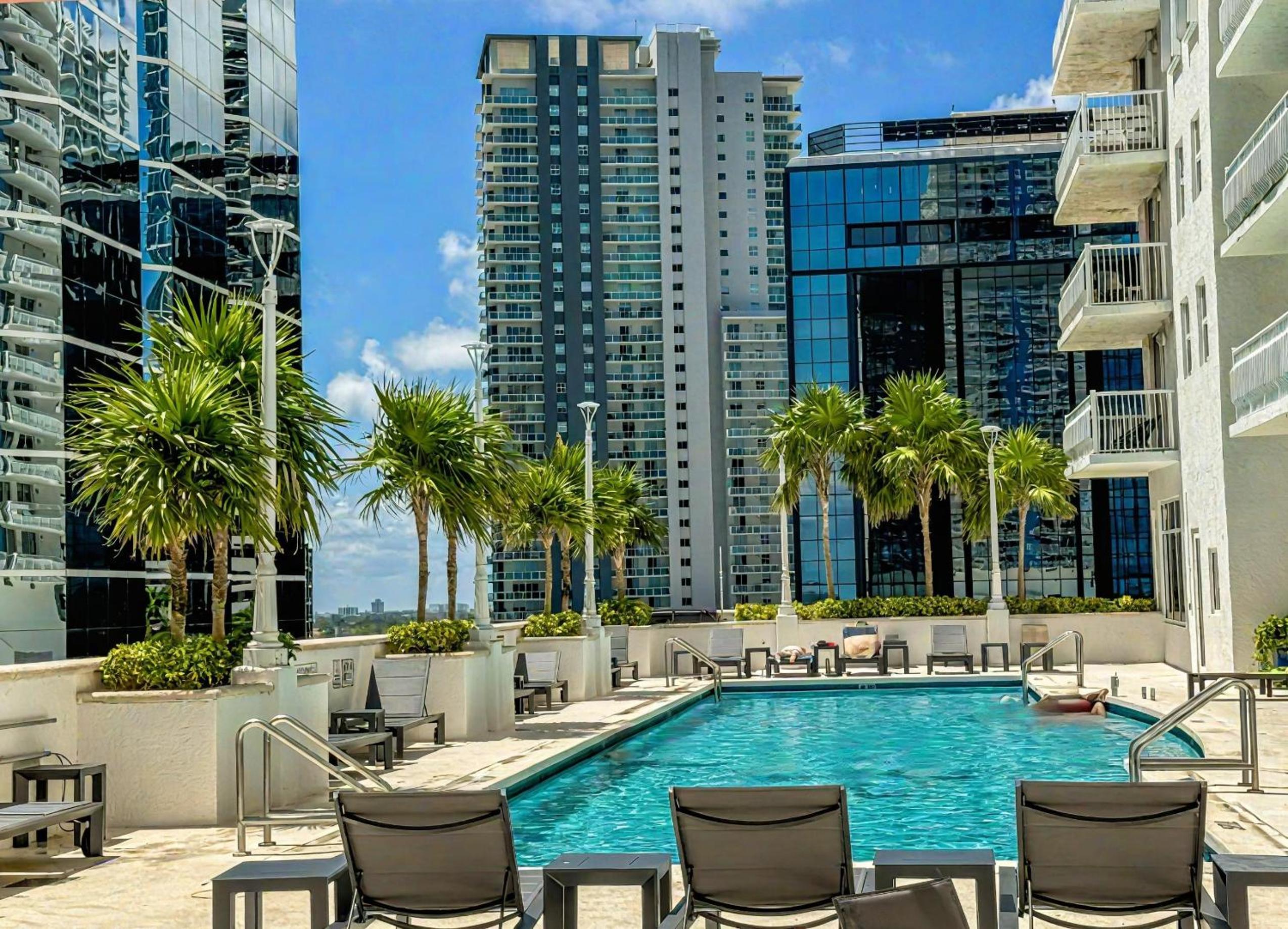 Elegant Centric Vibrant Pool Jacuzzi Free Parking