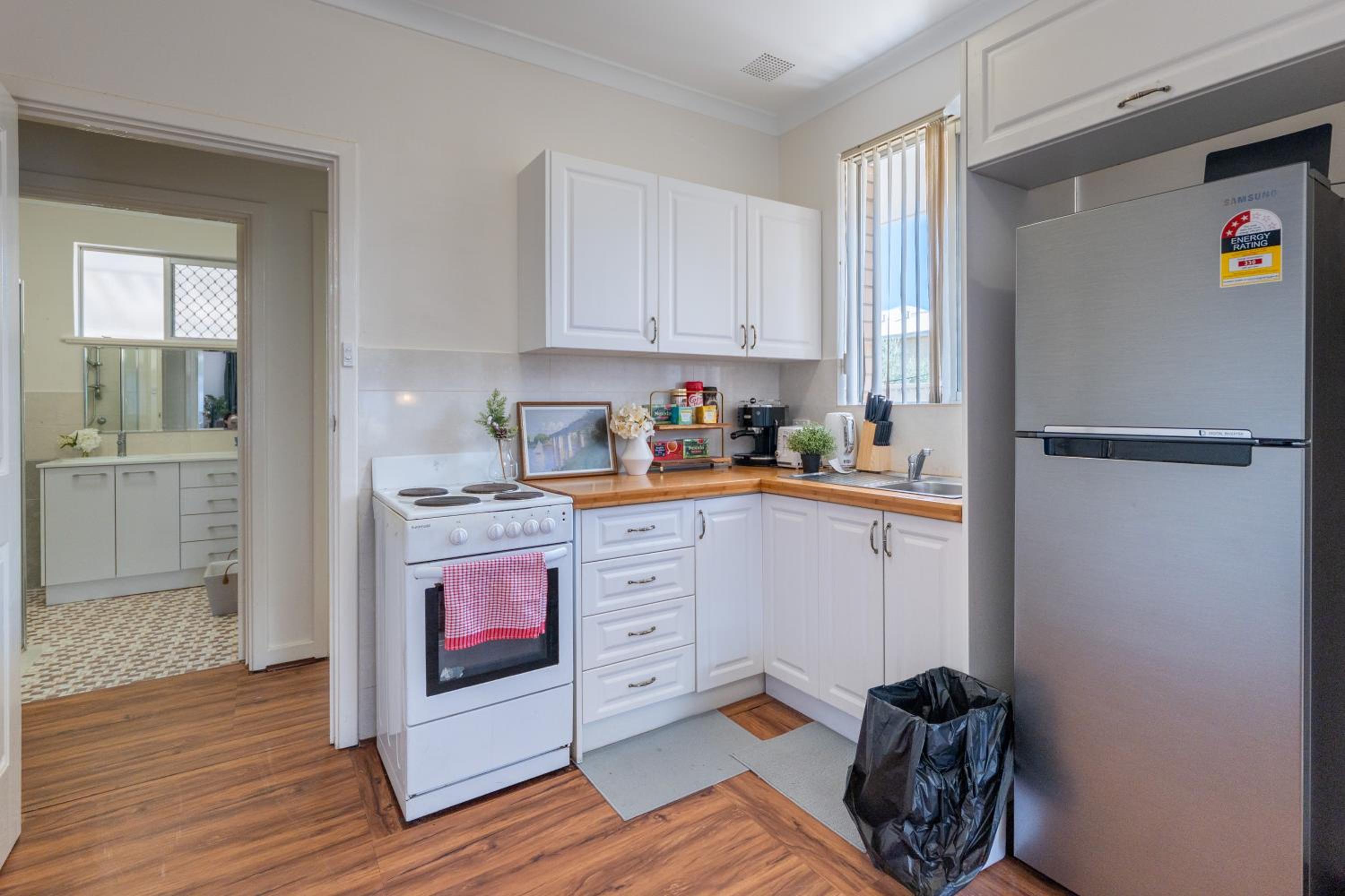 Cozy house nr airport 2rooms 4beds Yard parking