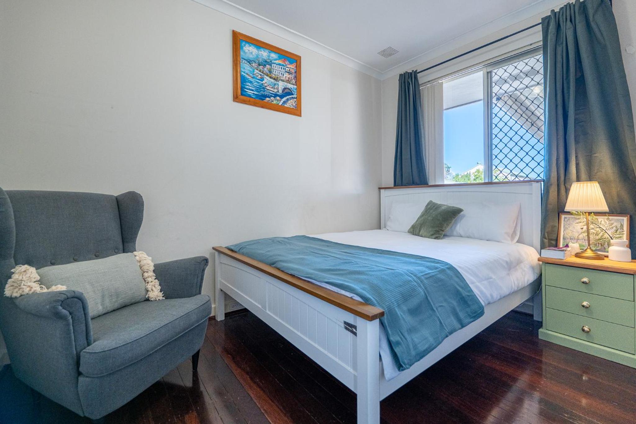 Cozy house nr airport 2rooms 4beds Yard parking