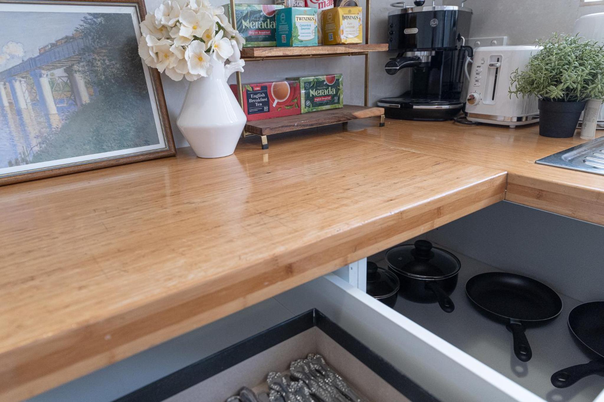Cozy house nr airport 2rooms 4beds Yard parking