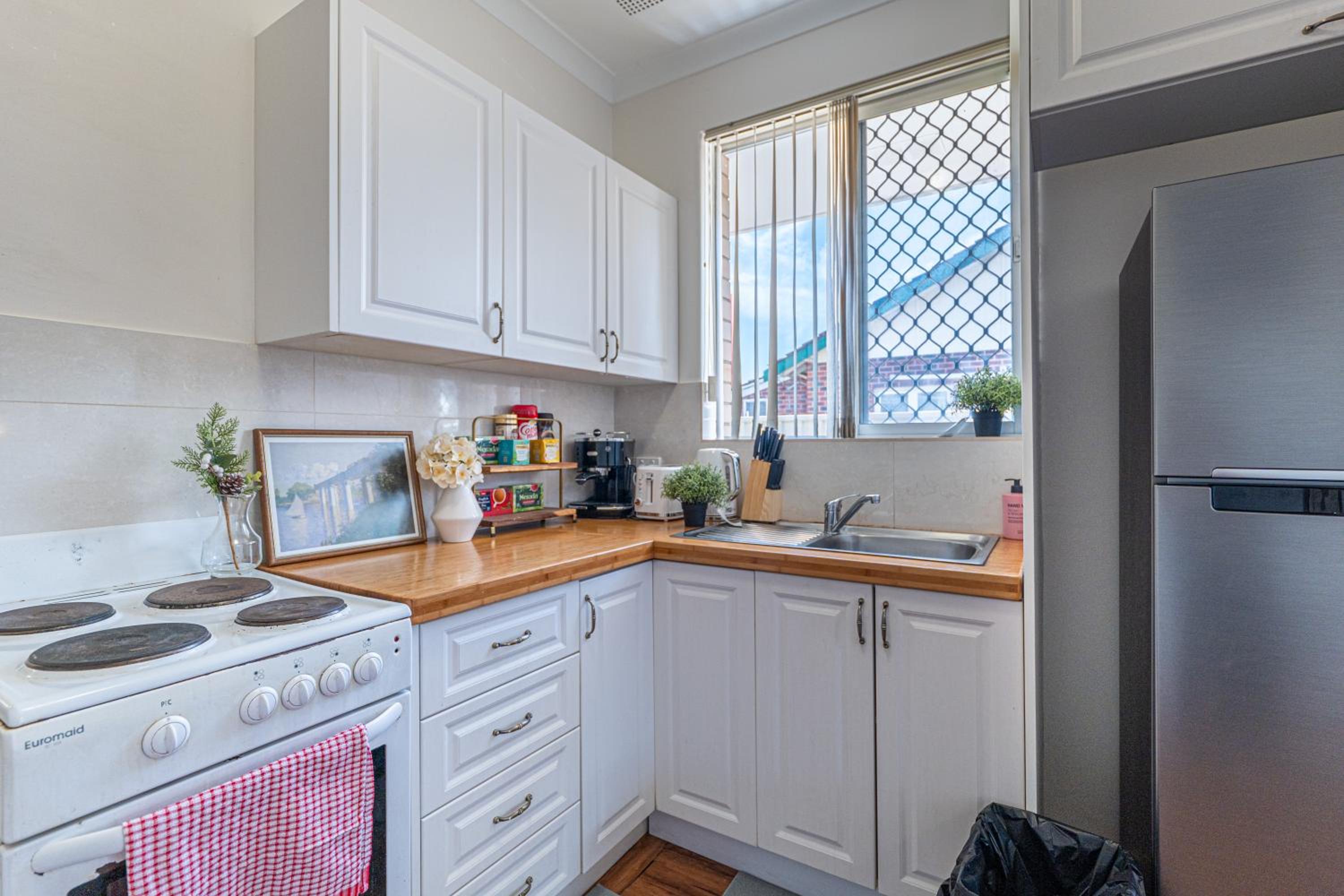 Cozy house nr airport 2rooms 4beds Yard parking