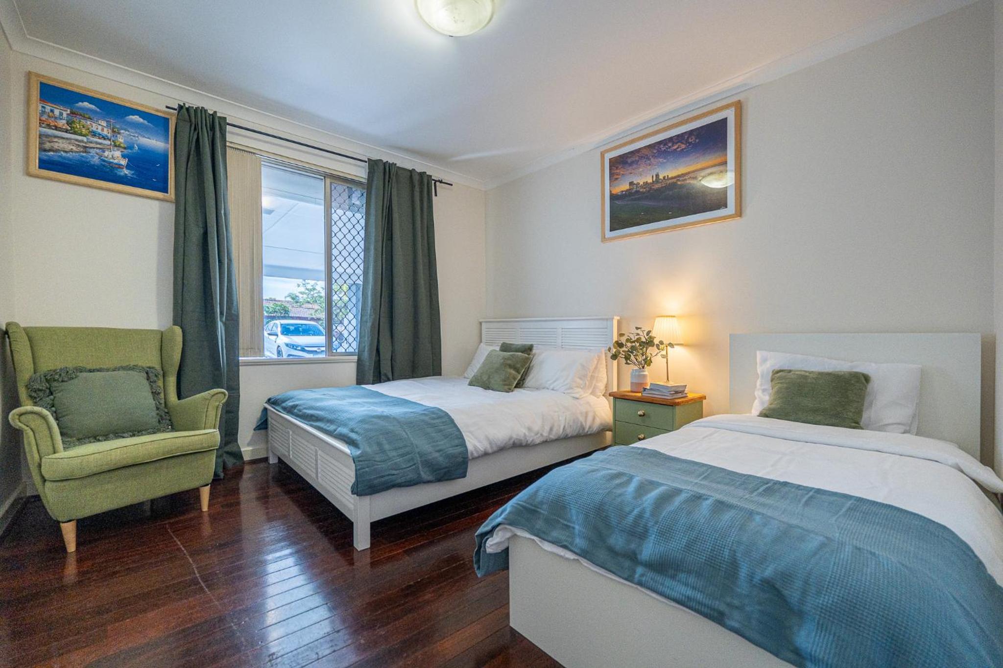 Cozy house nr airport 2rooms 4beds Yard parking