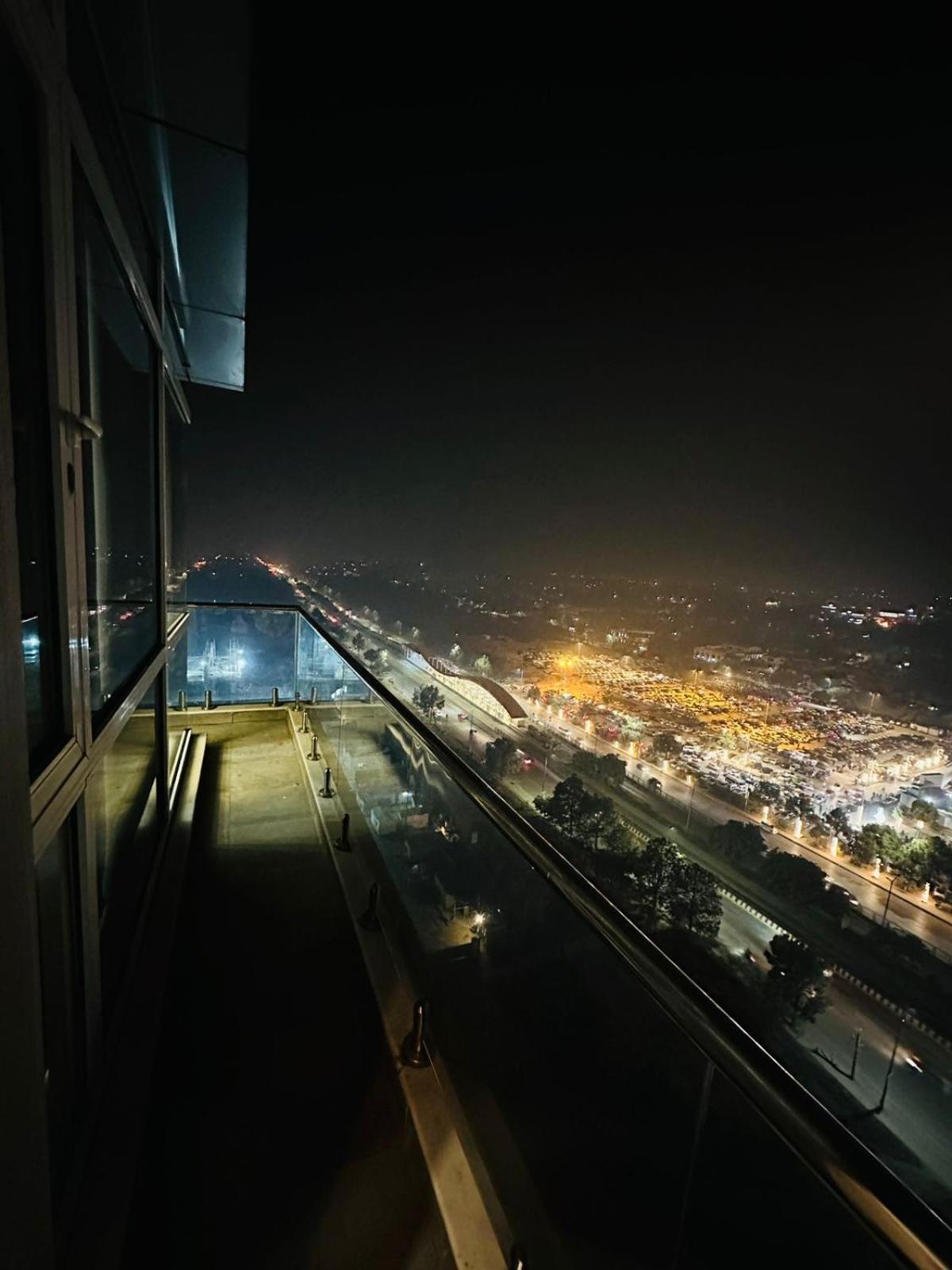 Elysium Luxury 1Bed Apartment! Opposite to Centaurus Mall