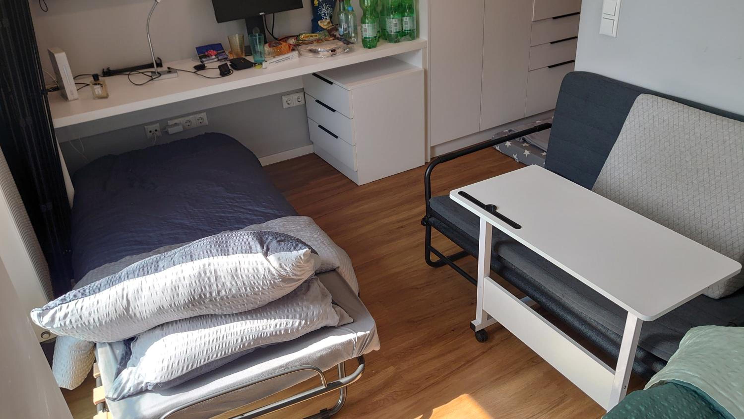 One Bed in Room, Room with Bathroom Shared with Ownner