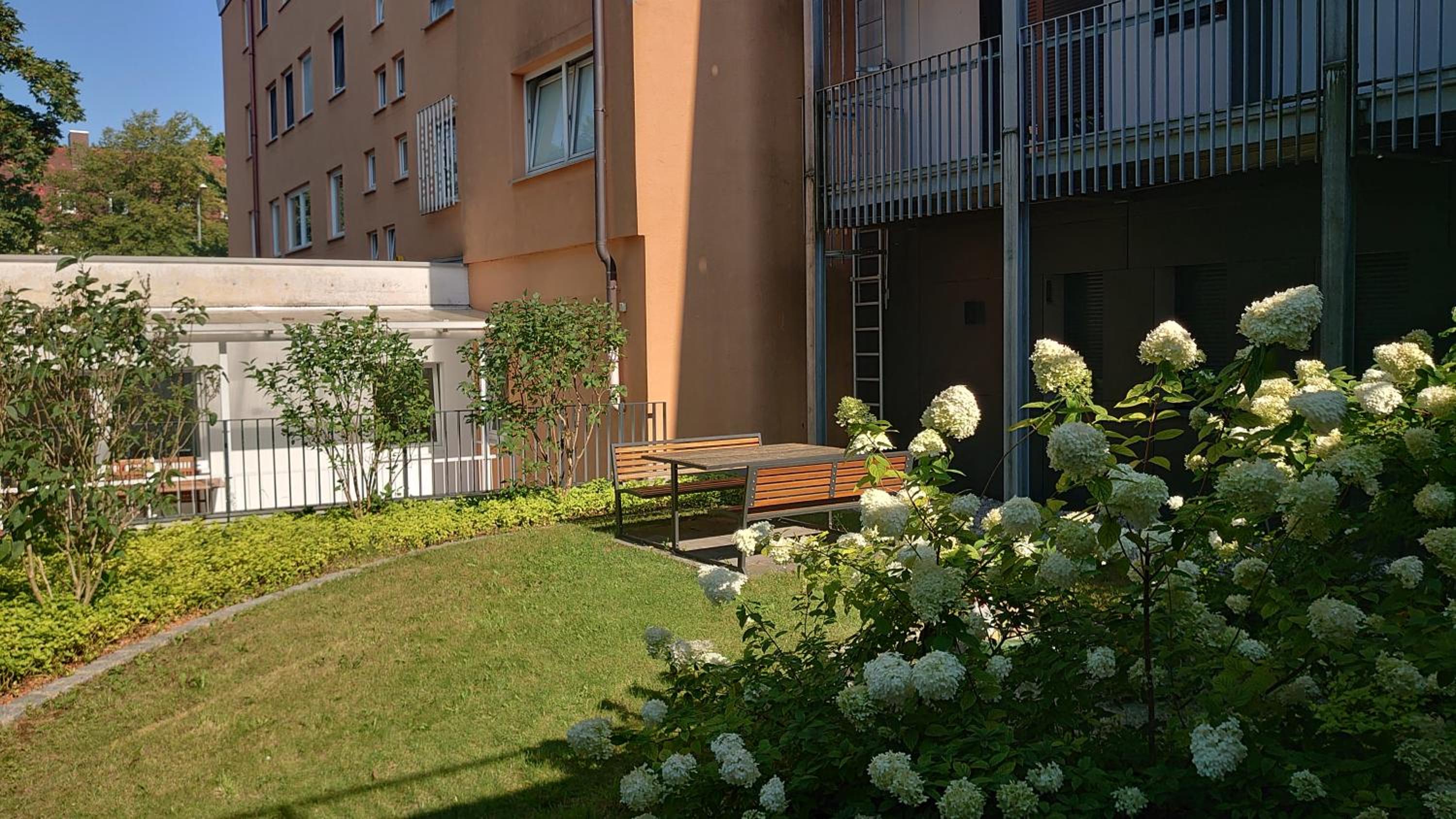One Bed in Room, Room with Bathroom Shared with Ownner