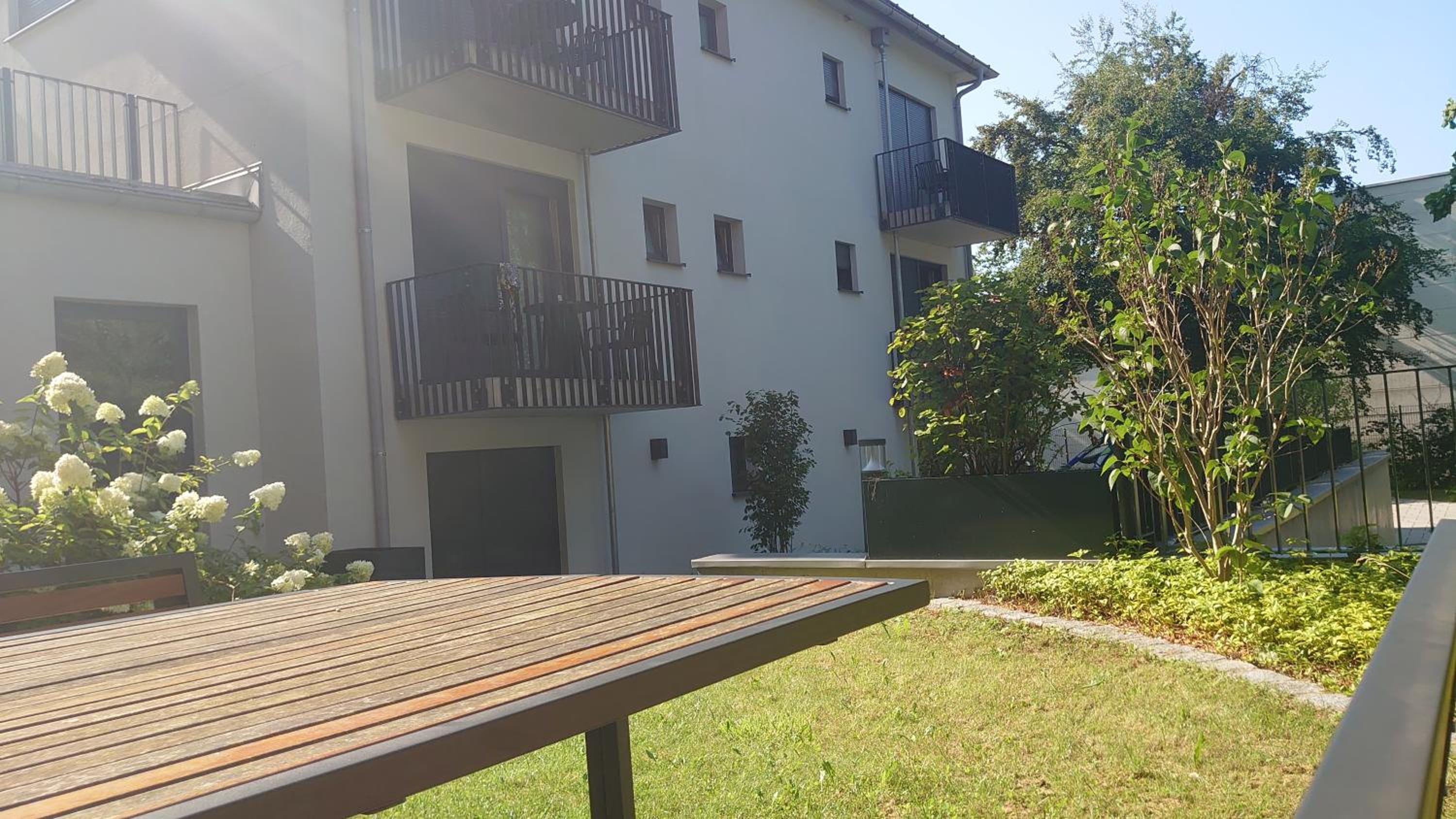 One Bed in Room, Room with Bathroom Shared with Ownner