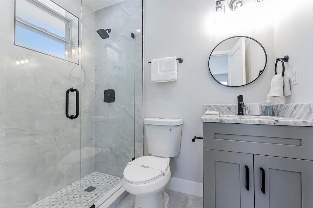 Modern Oasis Unit 2 - Close to Beach, Brickell & Airport