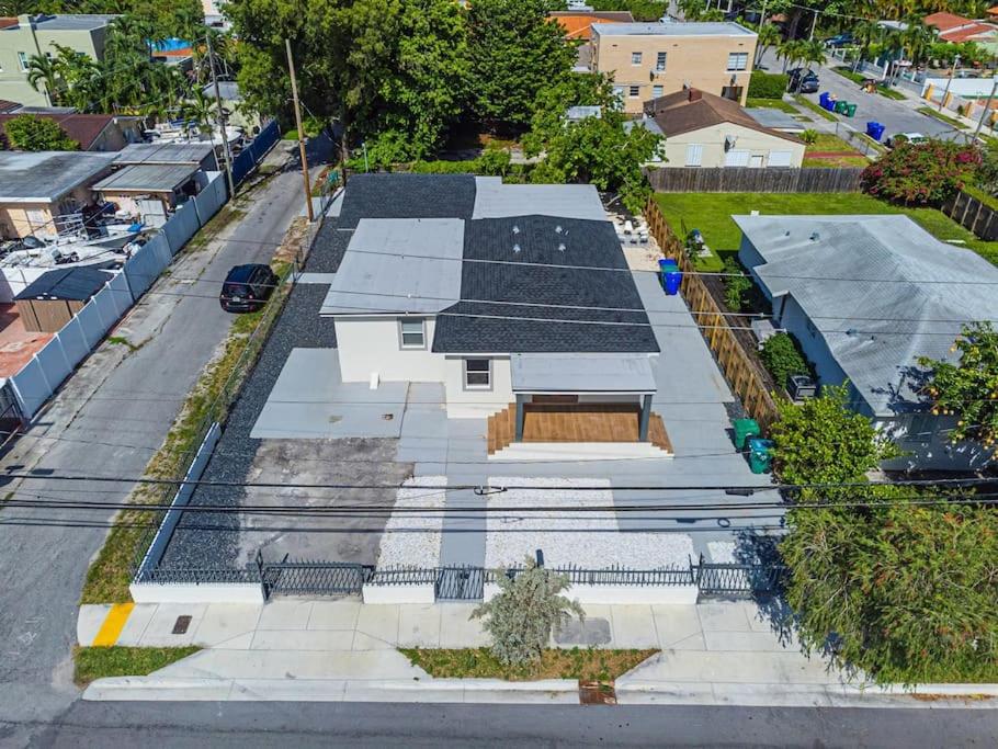 Modern Oasis Unit 2 - Close to Beach, Brickell & Airport
