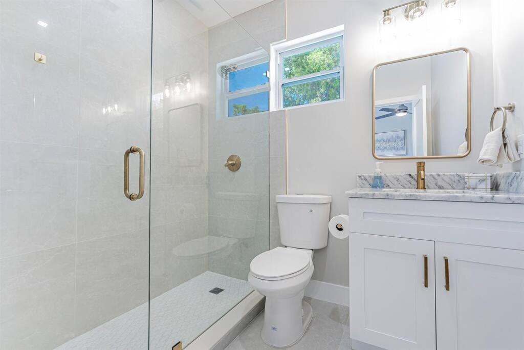 Modern Oasis Unit 2 - Close to Beach, Brickell & Airport