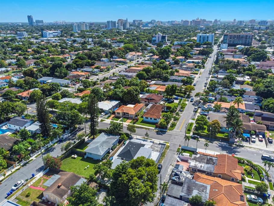 Modern Oasis Unit 2 - Close to Beach, Brickell & Airport