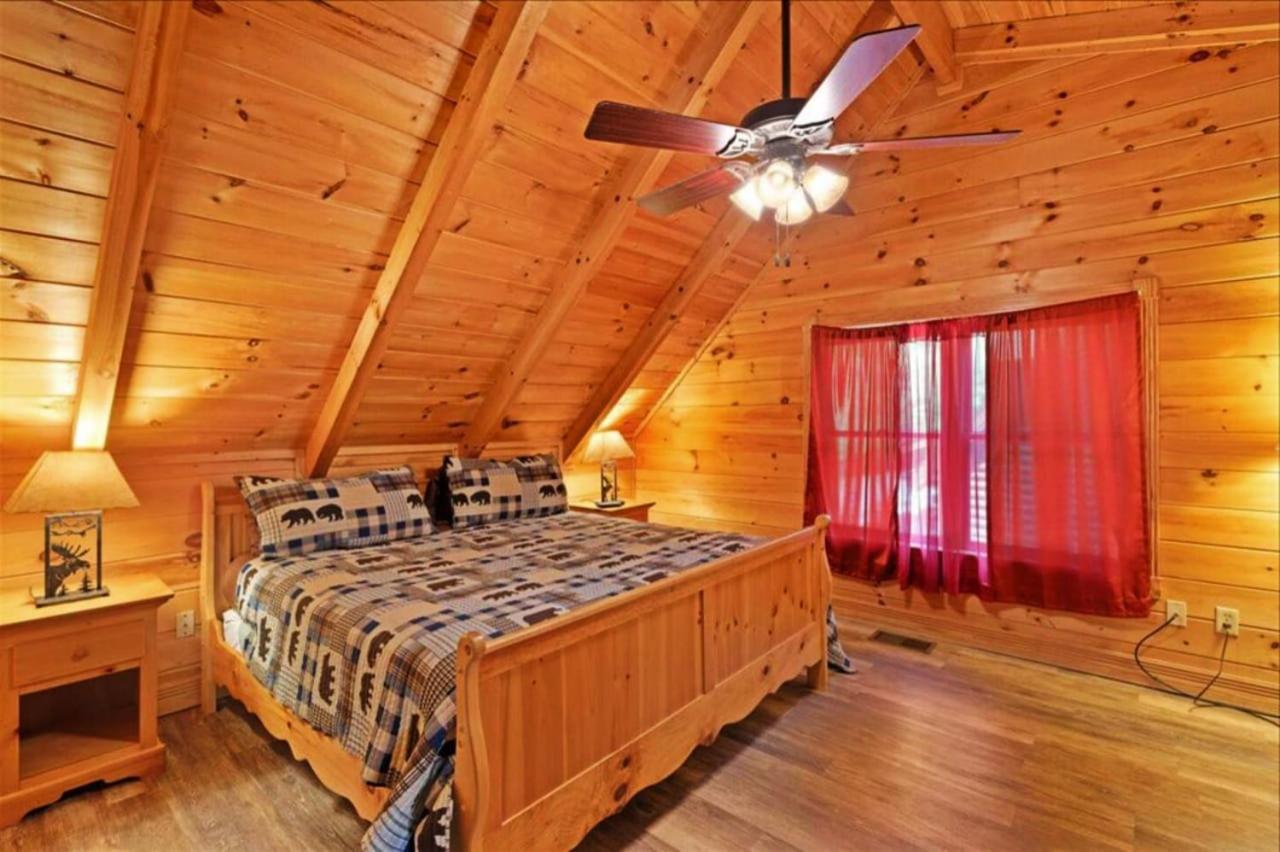 Pigeon Forge Family Cabin with Games & Hot Tub
