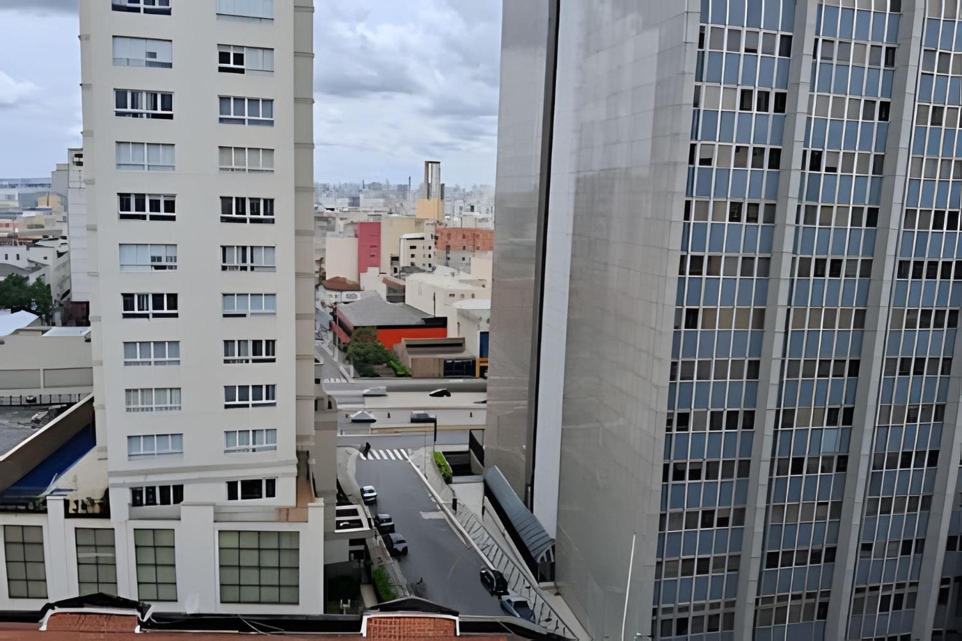 Host You - Estaçao da Luz