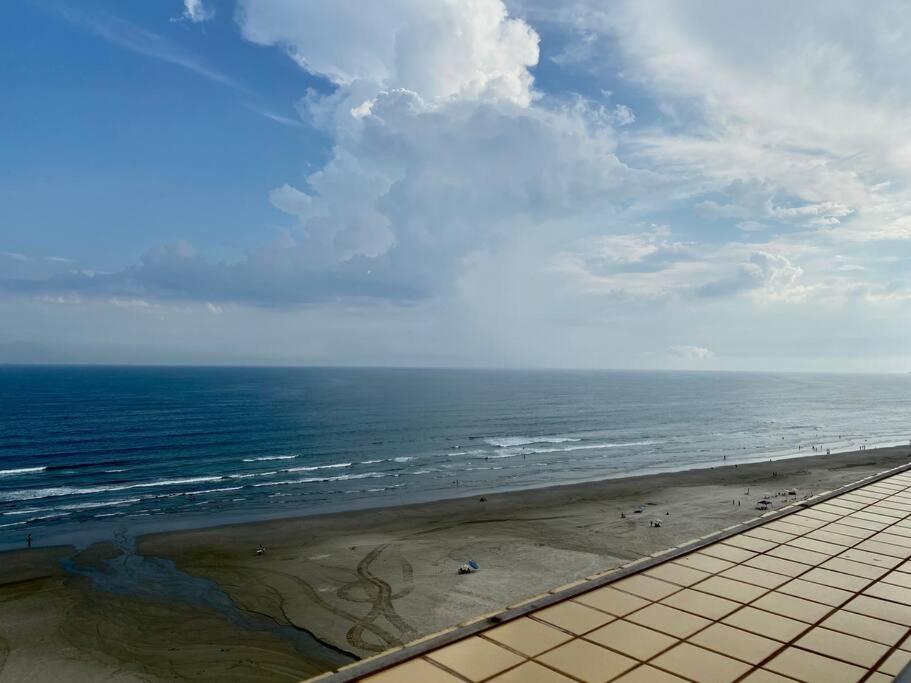 Apartamento Praia Grande! Prédio frente ao mar