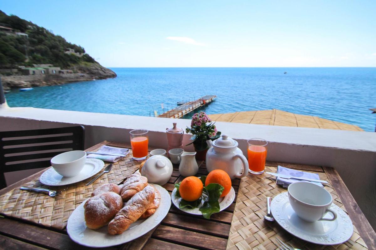 il Terrazzino sul Mare,holiday home ON THE BEACH in Sorrento Coast photo 4