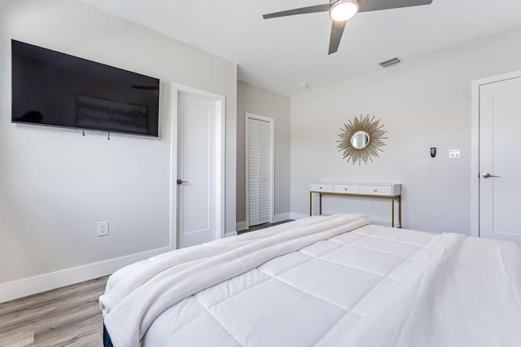Modern Miami Unit 1 - Close to South Beach & Airport