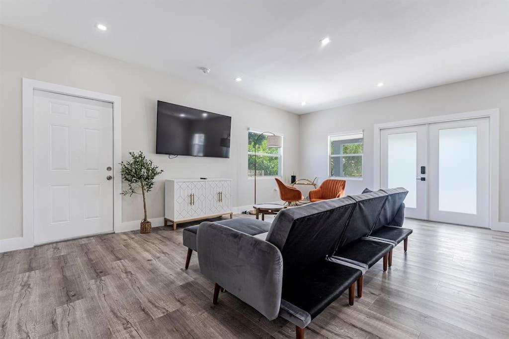 Modern Miami Unit 1 - Close to South Beach & Airport