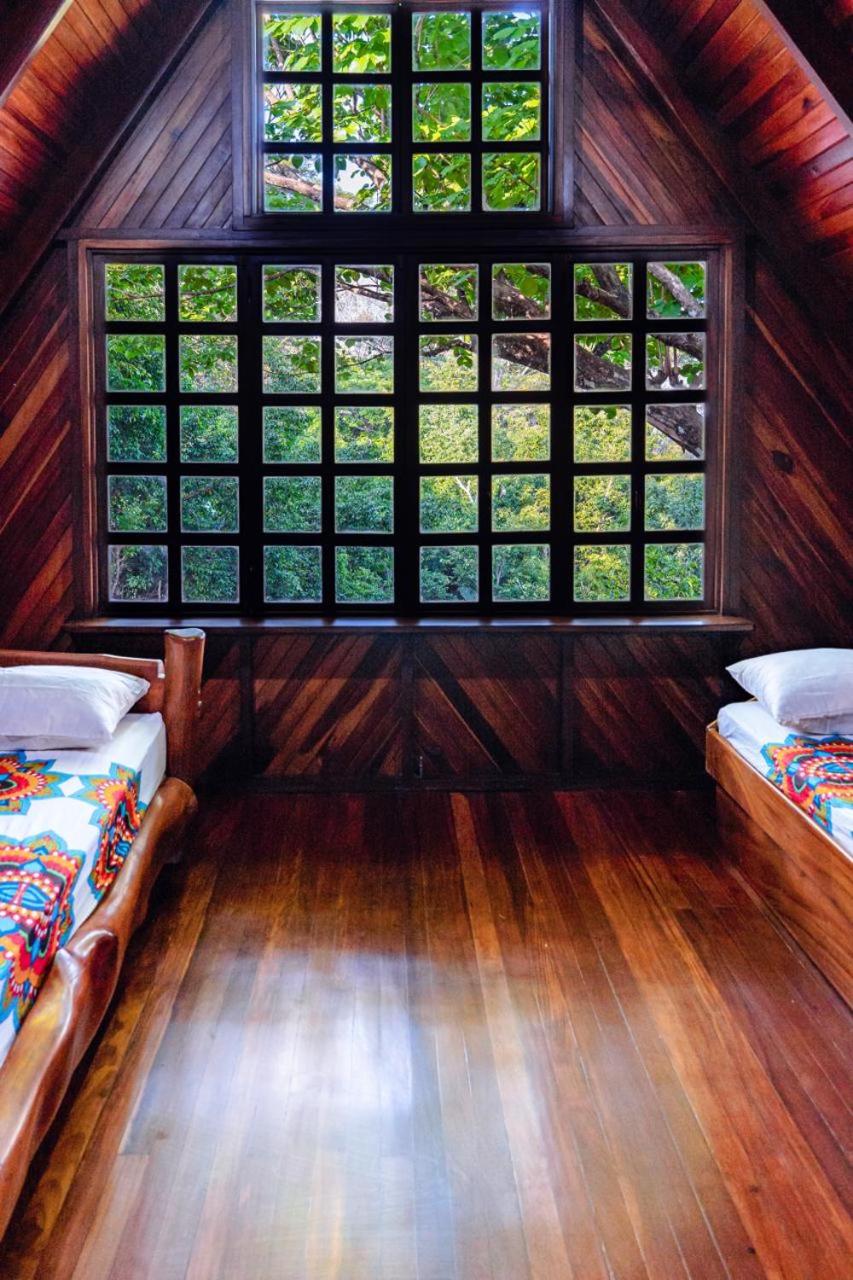 FLOR DE PARAISO BUNGALOWS