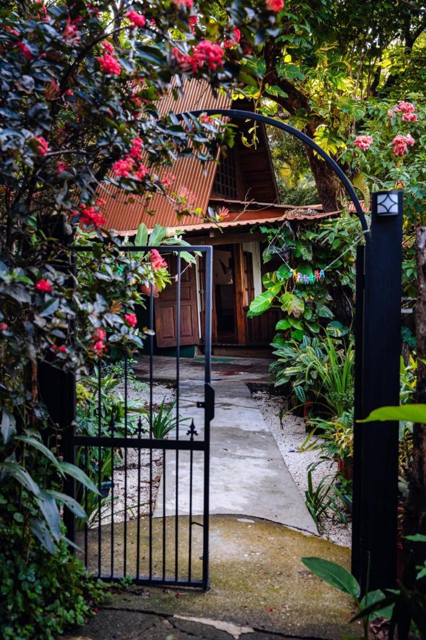 FLOR DE PARAISO BUNGALOWS