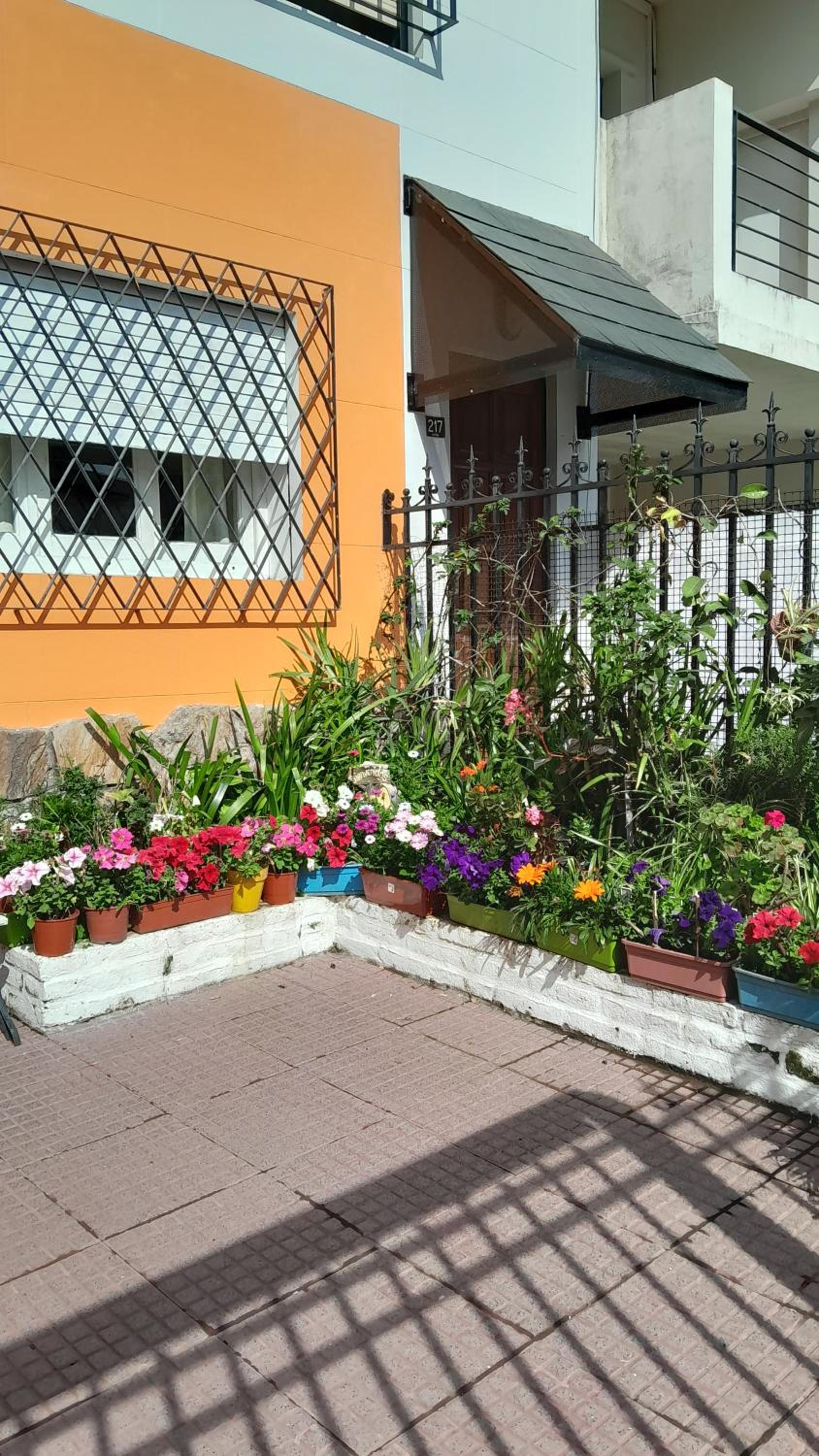 Amplia casa en planta alta en Av Mitre Parque Urquiza