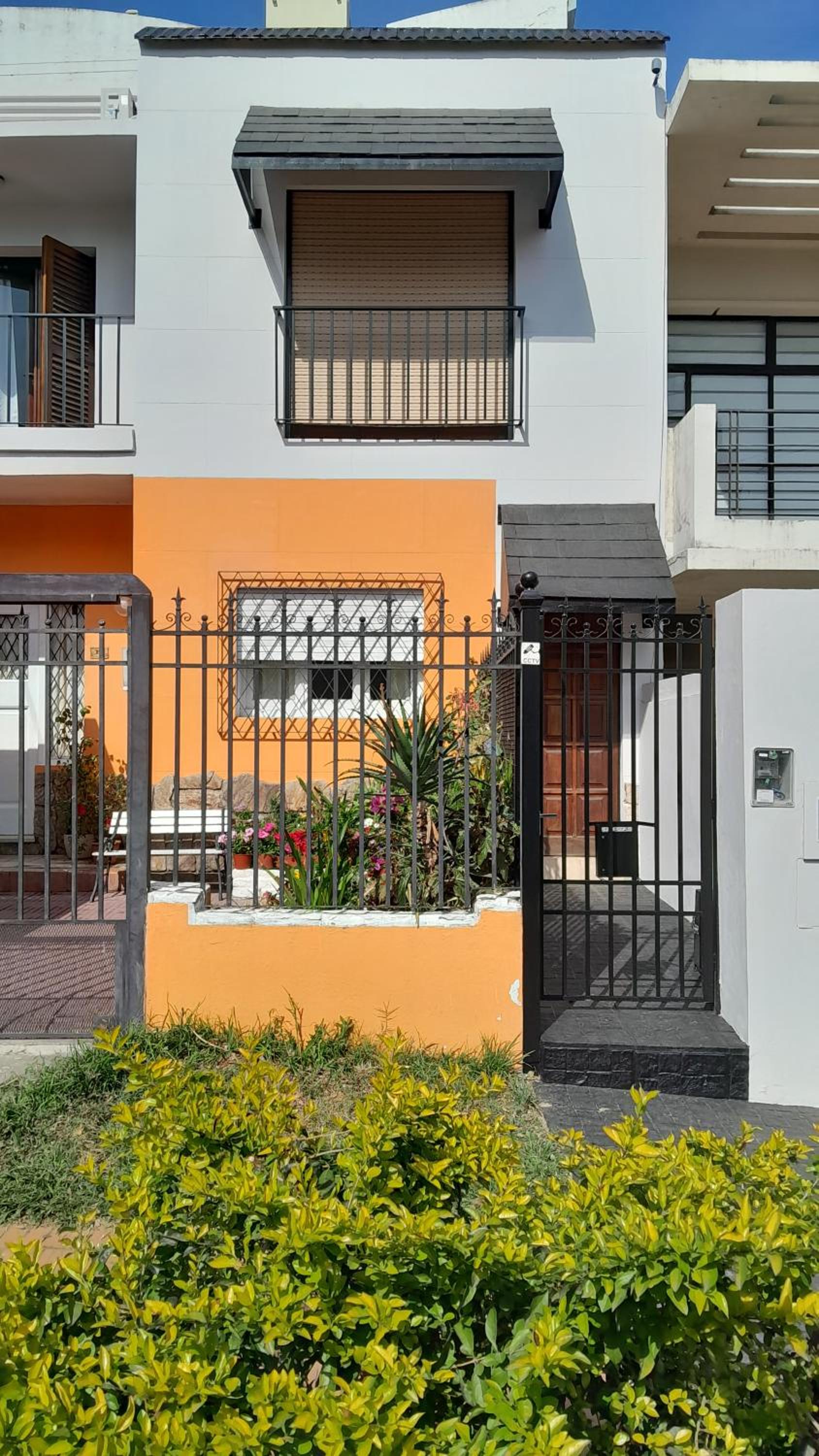 Amplia casa en planta alta en Av Mitre Parque Urquiza