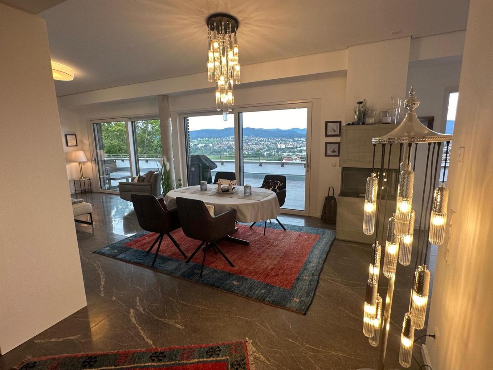 Ferienwohnung - Penthauswohnung Albblick, traumhafter Ausblick, ruhige Lage