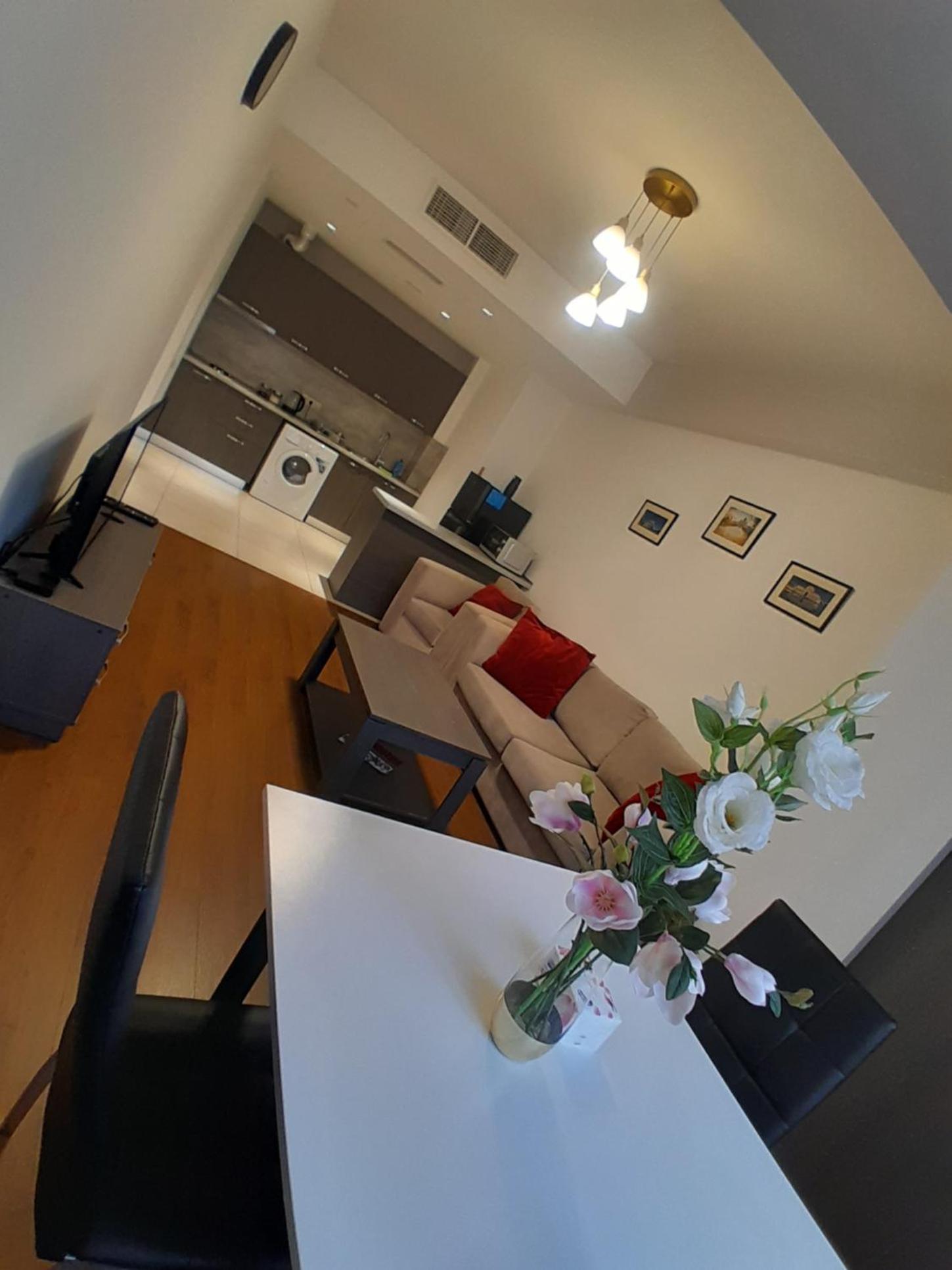 1bdr apartment in the center