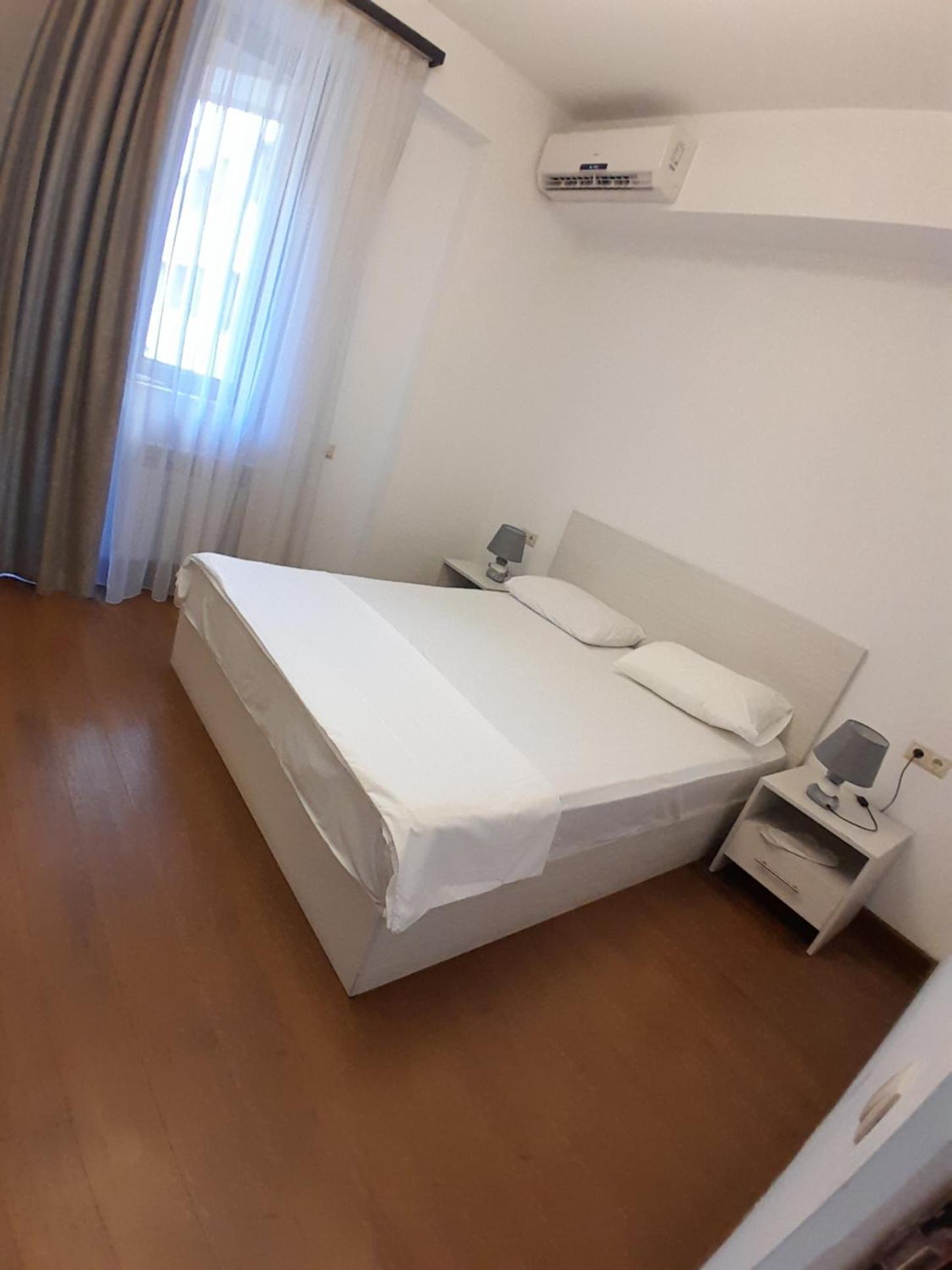 1bdr apartment in the center