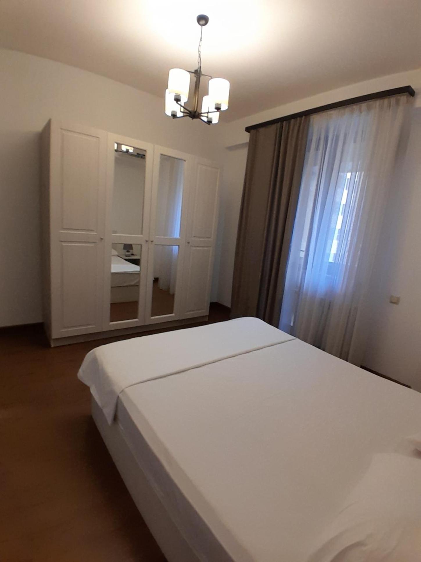 1bdr apartment in the center
